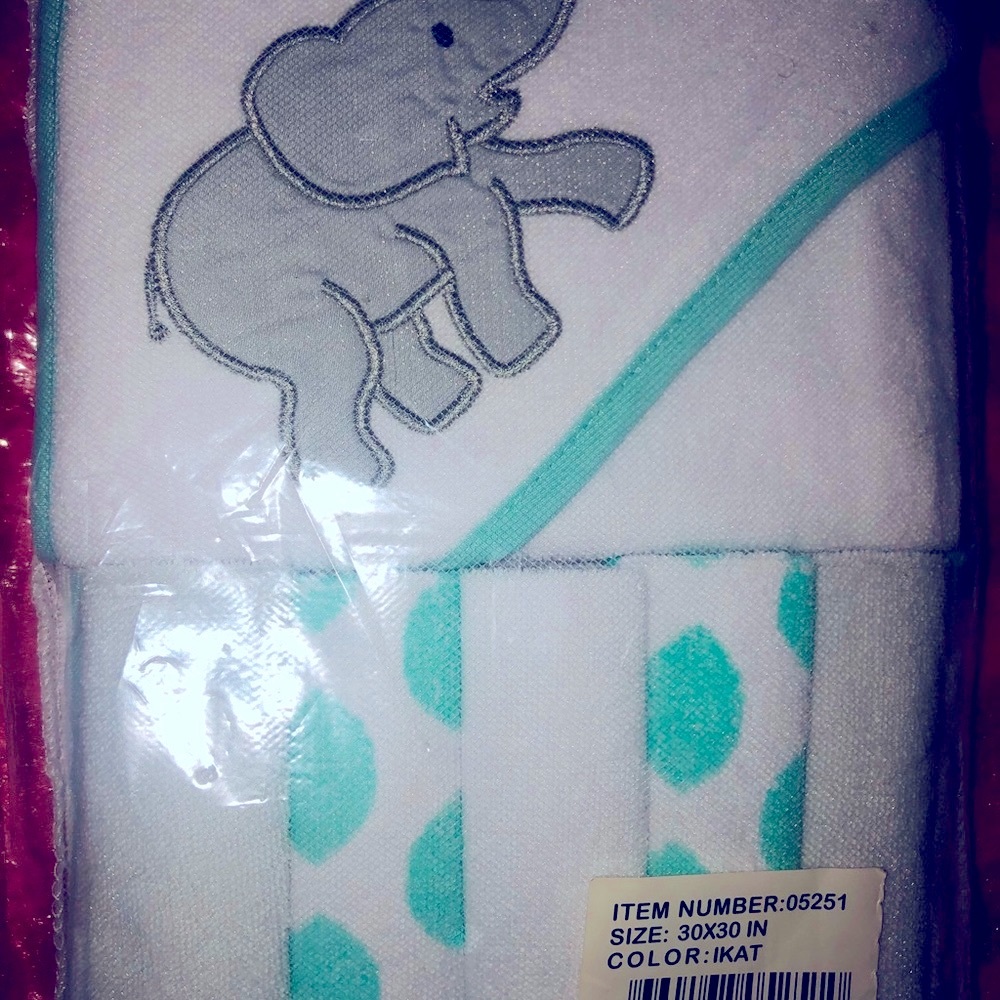Luvable Friends Baby hooded Towels and Washcloths